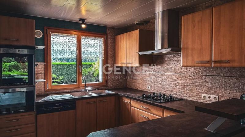 Maison - 99 m² - 5 pièces