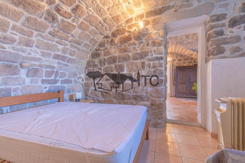 Maison - 286 m² - 9 pièces