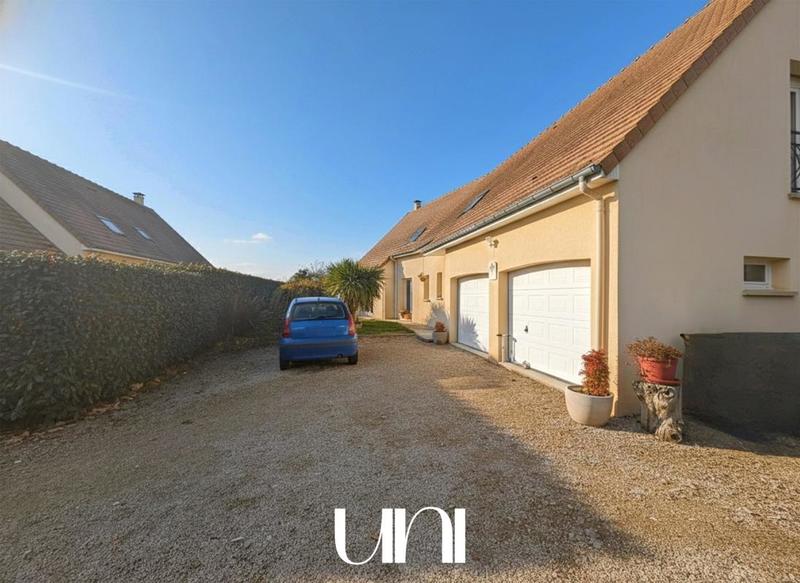 Maison - 220 m² - 10 pièces