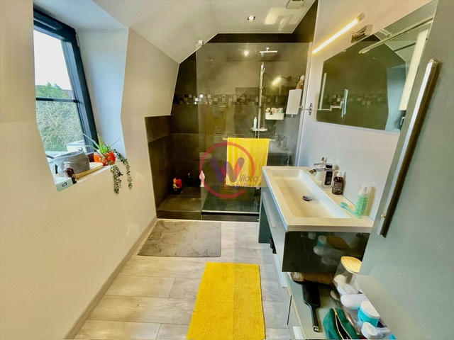 Maison - 207 m² - 9 pièces