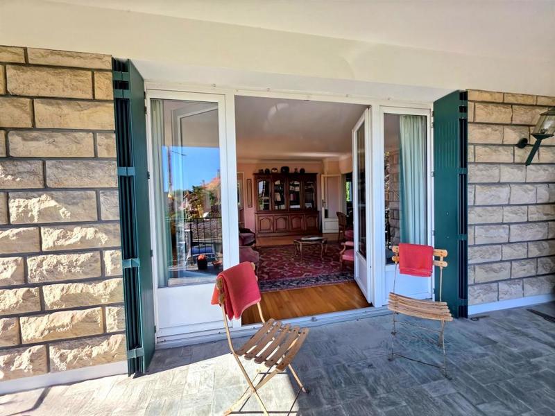 Maison - 219 m² - 7 pièces