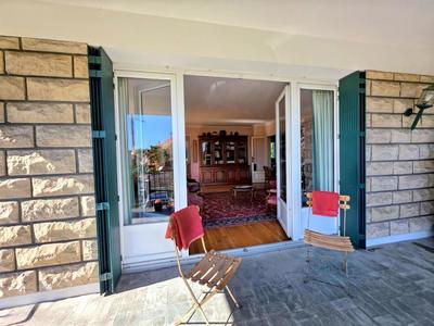 Maison - 219 m² - 7 pièces