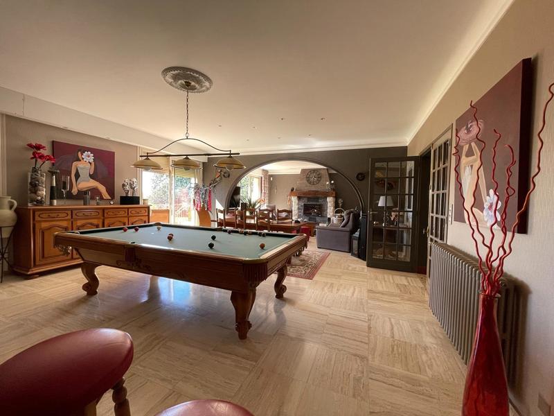 Maison - 160 m² - 11 pièces