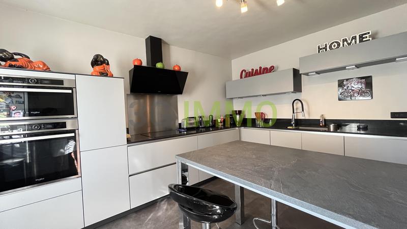 Maison traditionnelle - 130 m² - 8 pièces