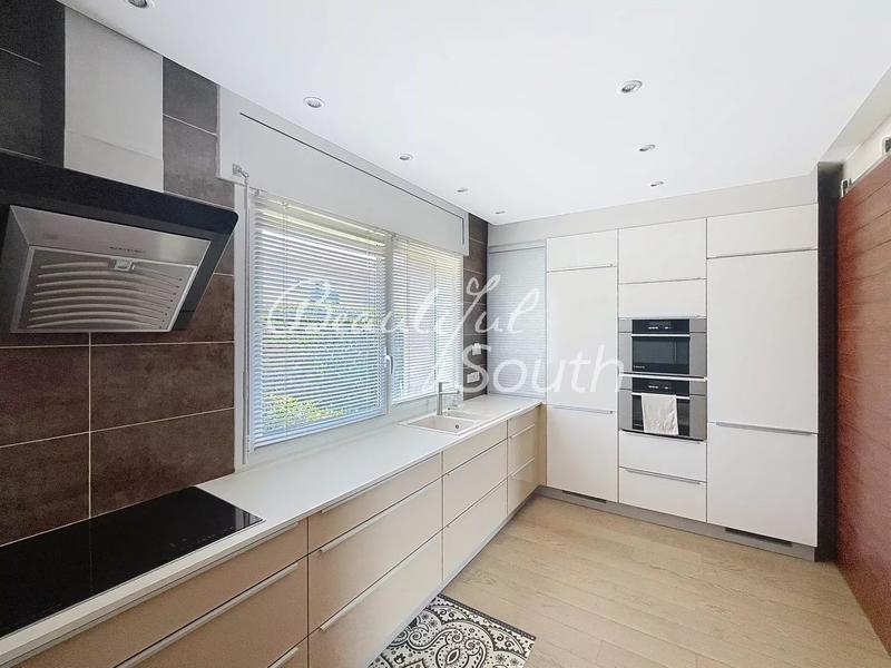 Maison - 200 m² - 6 pièces