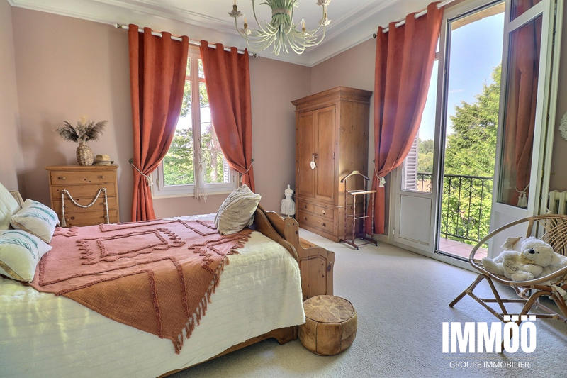 Maison - 265 m² - 6 pièces