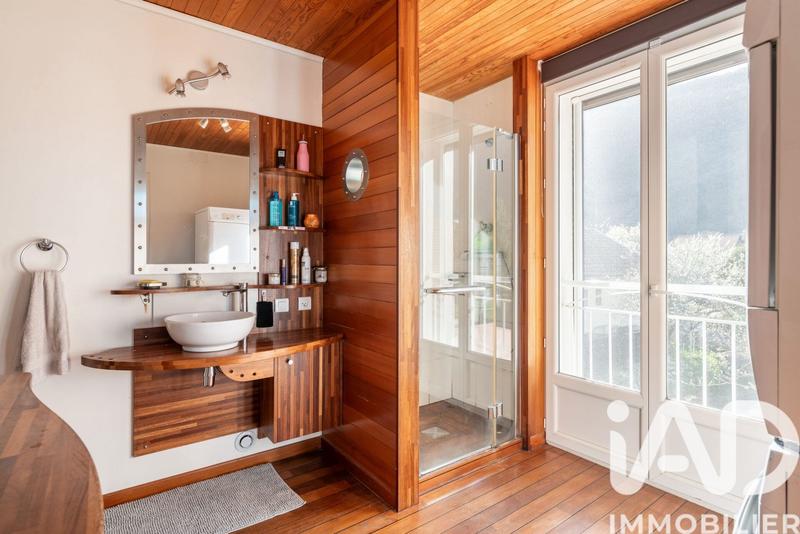 Maison - 210 m² - 7 pièces