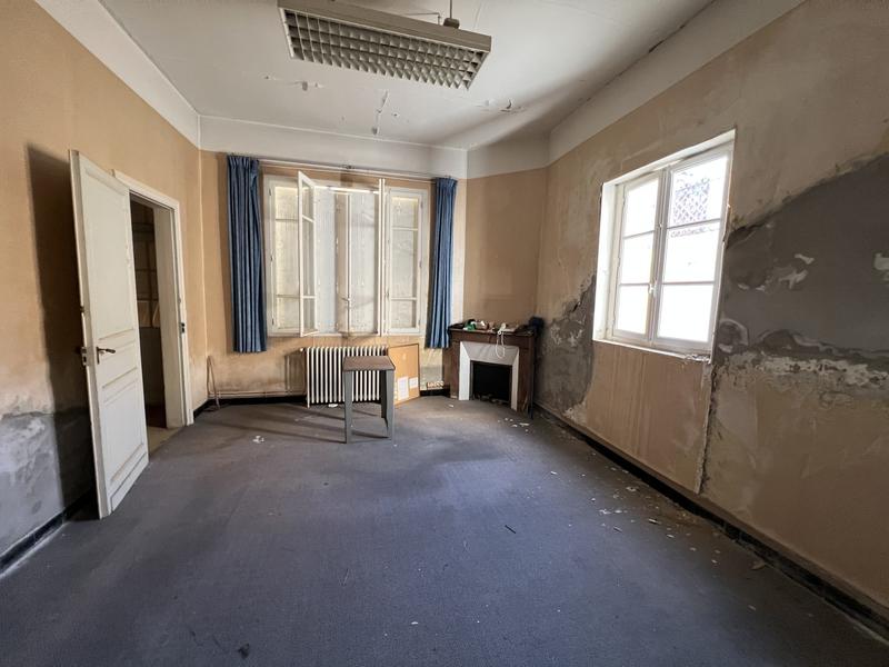 Maison - 342 m² - 13 pièces