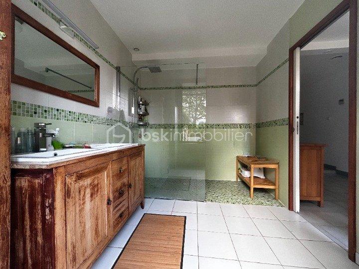 Corps de ferme - 240 m² - 10 pièces