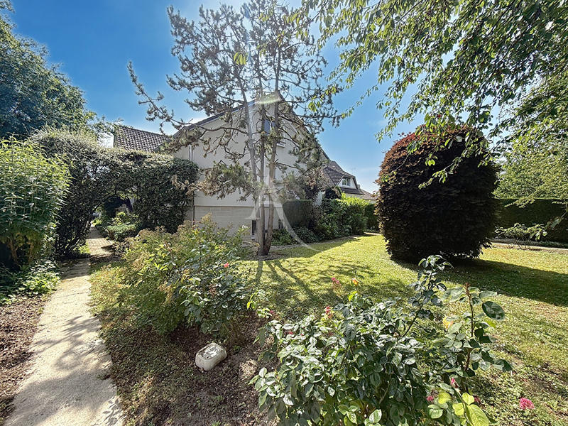 Maison - 180 m² - 7 pièces