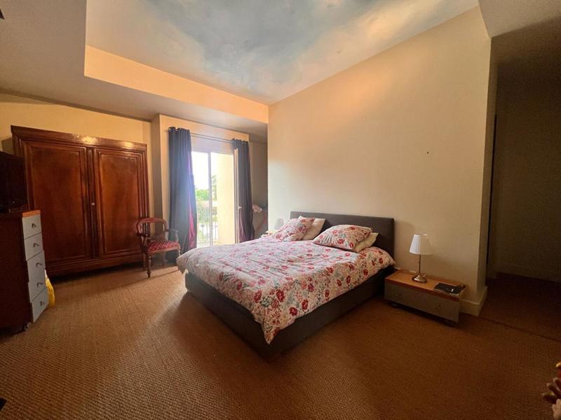 Maison - 270 m² - 6 pièces