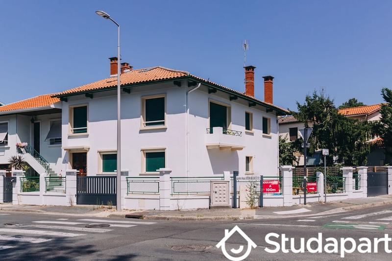 Chambre - 13 m² - 1 pièce