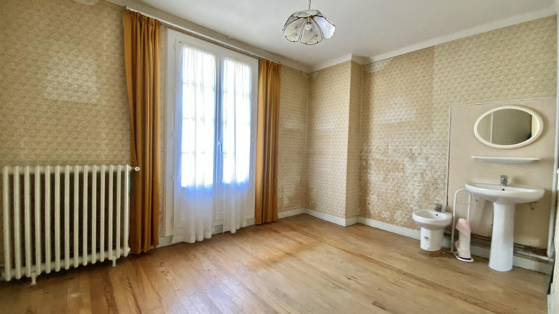 Maison - 208 m² - 11 pièces