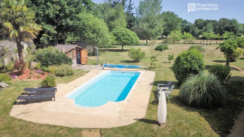 Maison - 232 m² - 7 pièces