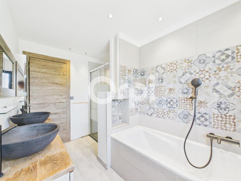 Maison - 204 m² - 6 pièces