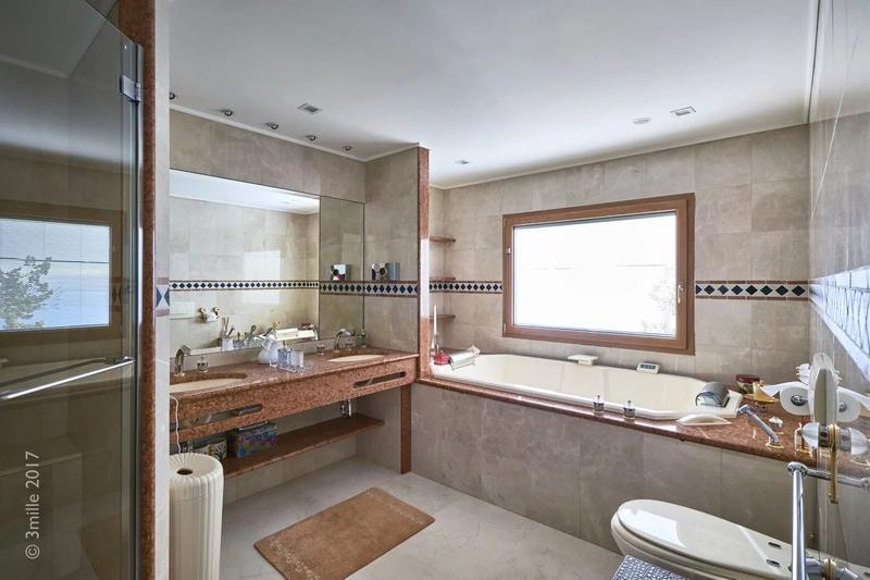 Villa - 301 m² - 8 pièces