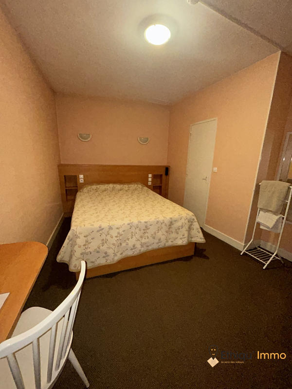 Maison - 700 m² - 17 pièces