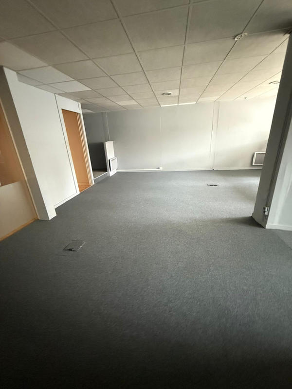 Local commercial - 100 m² - 4 pièces