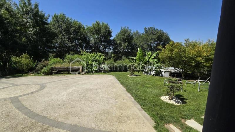 Maison - 212 m² - 7 pièces