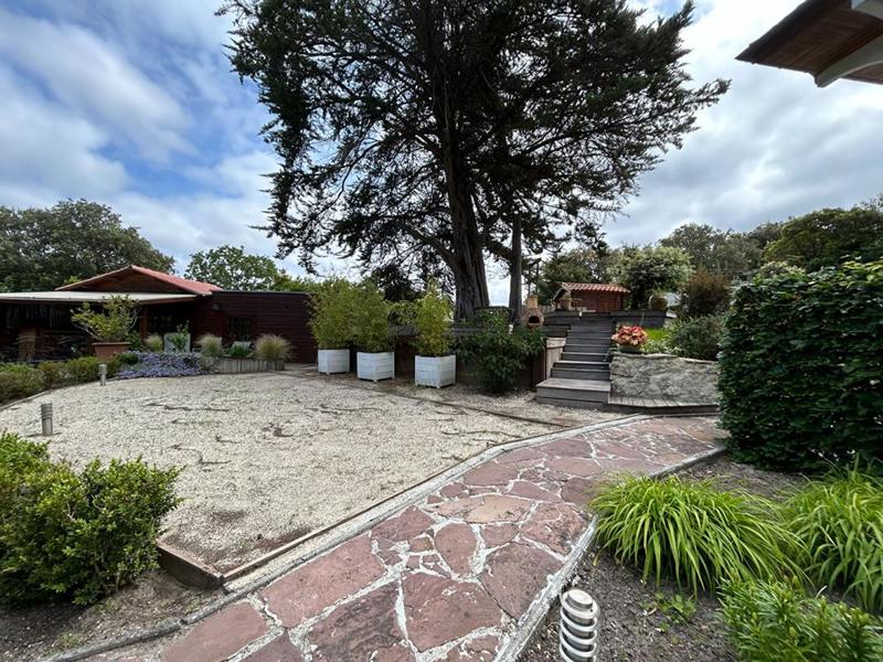 Maison - 350 m² - 10 pièces