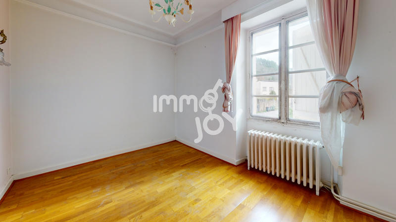 Maison - 214 m² - 7 pièces