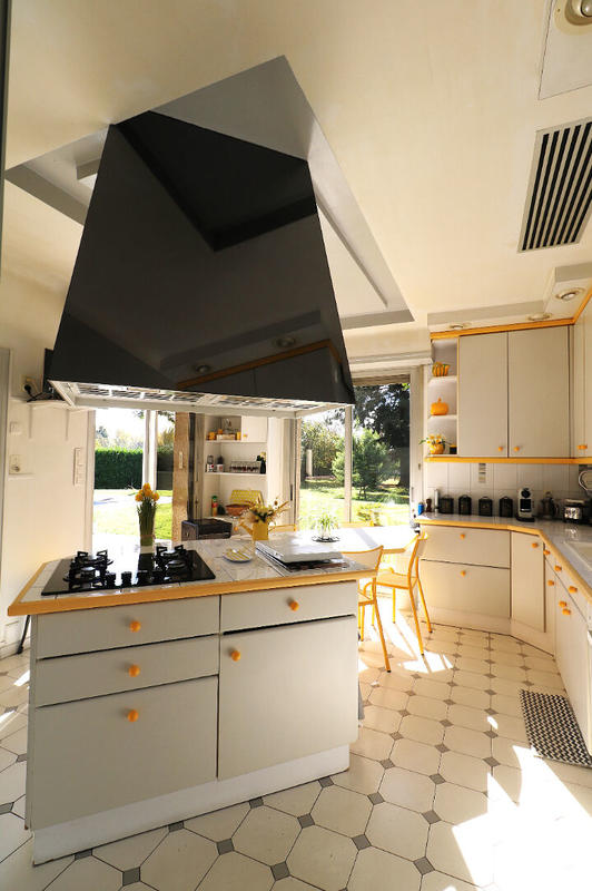 Maison - 233 m² - 12 pièces