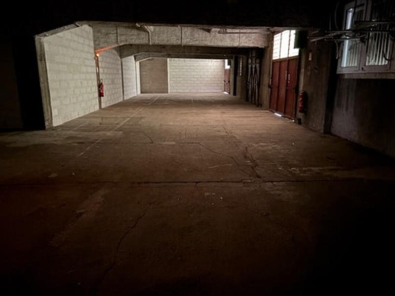 Local commercial - 1 203 m²