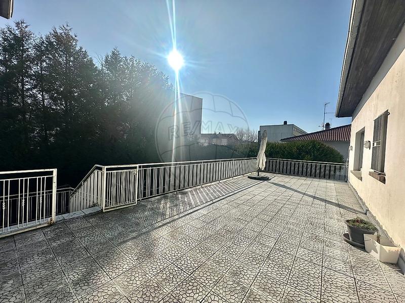 Maison - 207 m² - 7 pièces