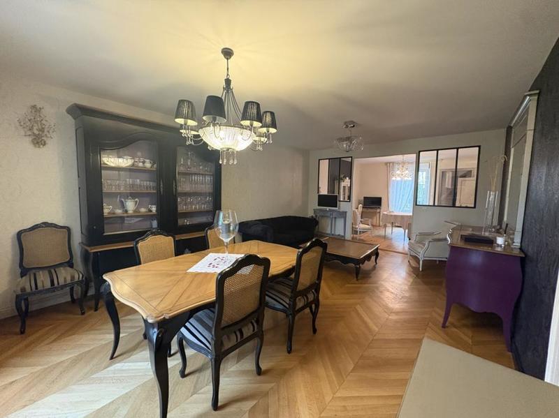 Maison - 213 m² - 8 pièces