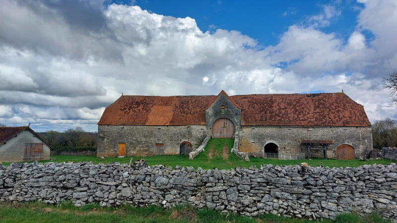 Ferme - 800 m² - 1 pièce