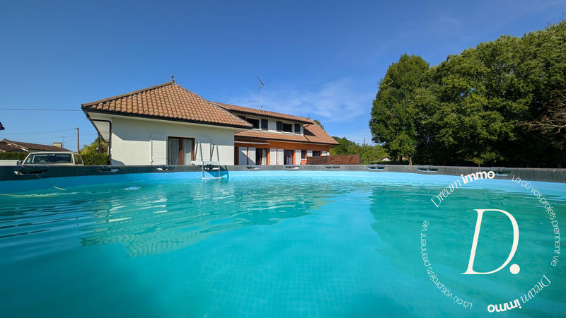 Maison - 235 m² - 7 pièces