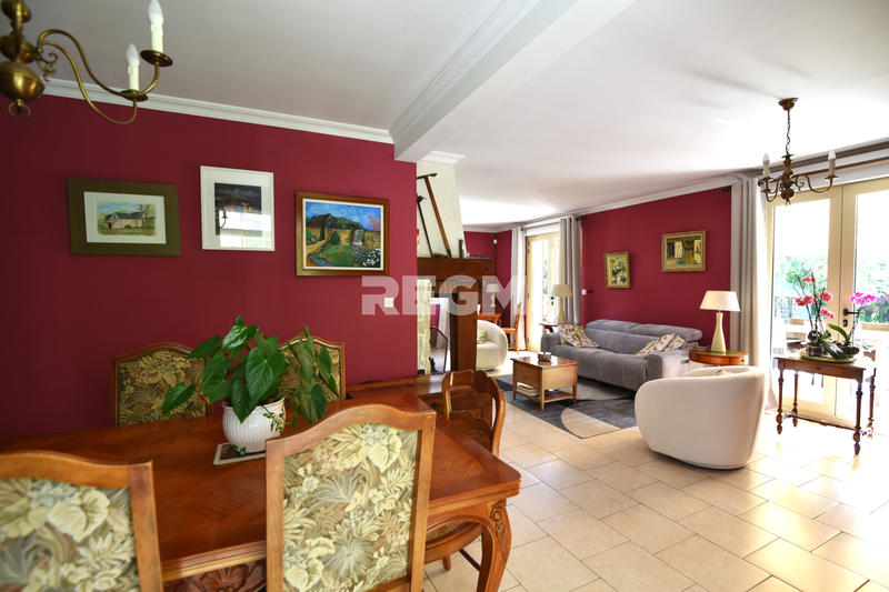 Maison - 435 m² - 6 pièces