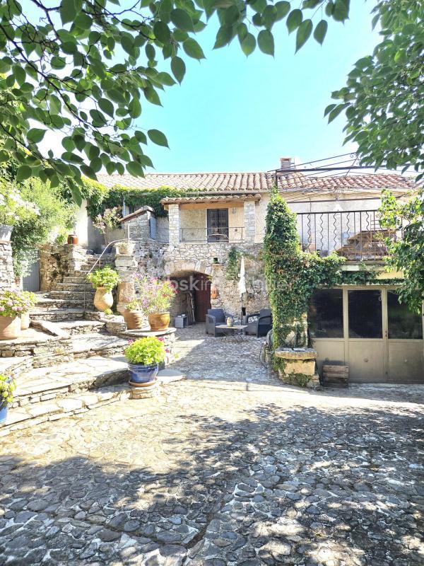 Mas - 210 m² - 10 pièces