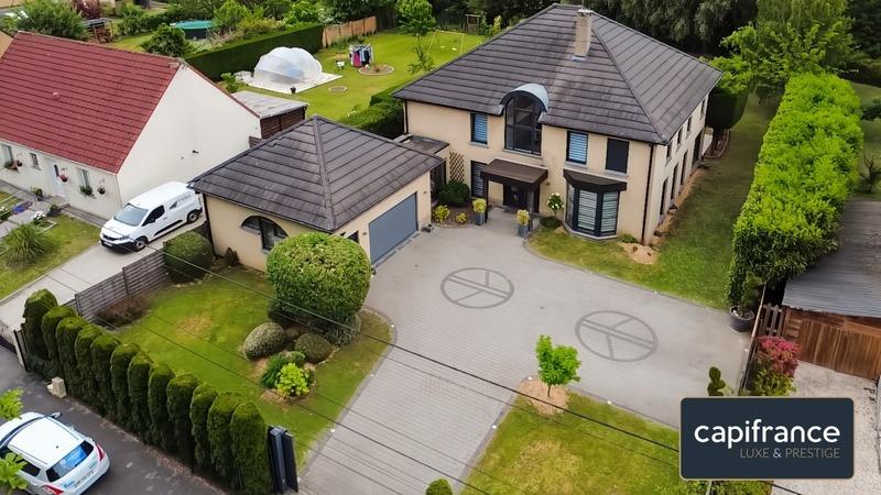 Maison - 230 m² - 7 pièces