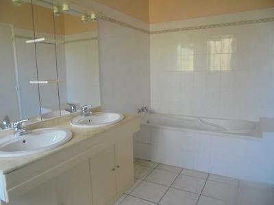 Maison - 180 m² - 8 pièces