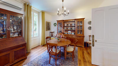 Demeure - 228 m² - 9 pièces