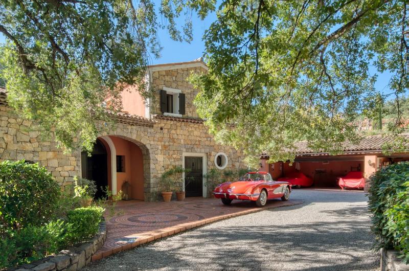 Villa - 237 m² - 8 pièces