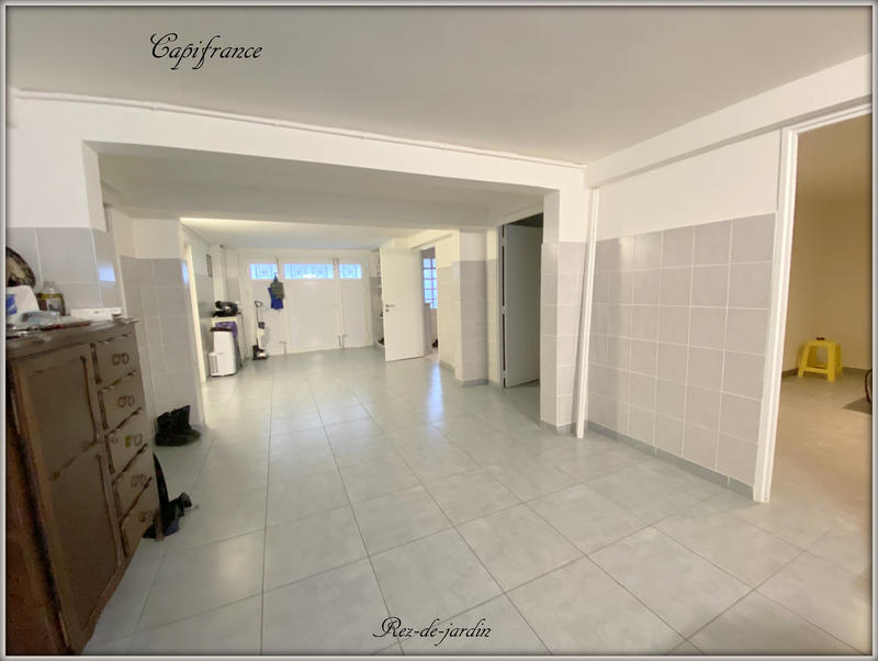 Maison - 250 m² - 9 pièces