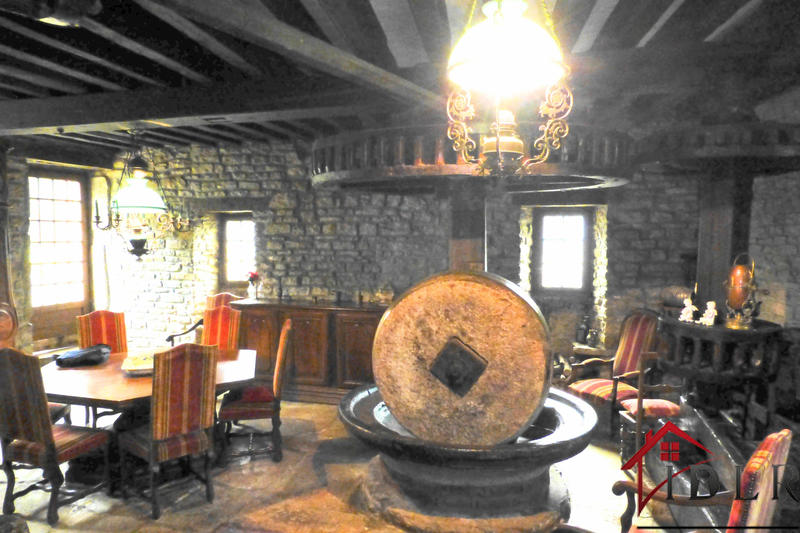 Maison - 240 m² - 9 pièces