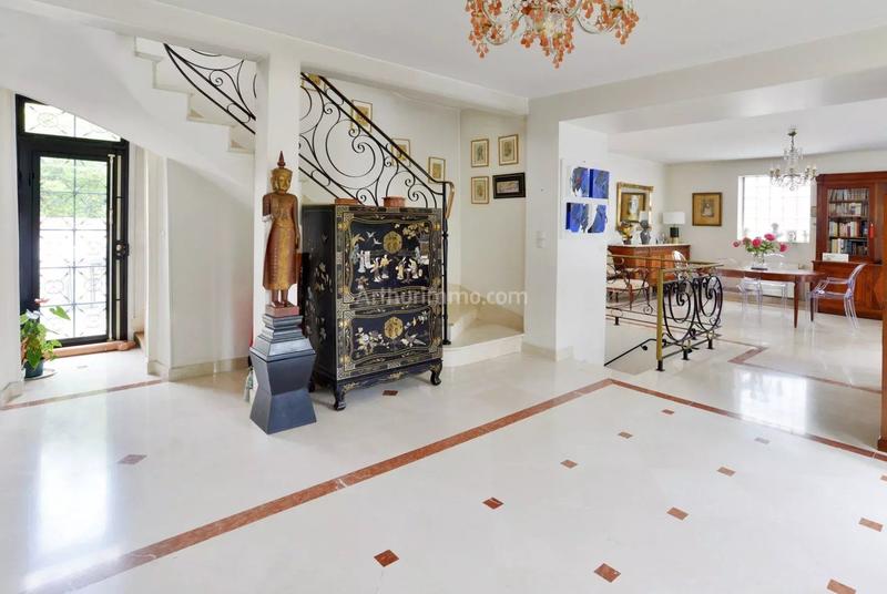 Maison - 207 m² - 8 pièces