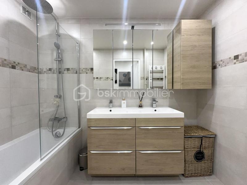 Appartement - 79 m² - 4 pièces