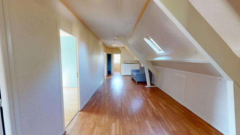 Maison - 201 m² - 6 pièces