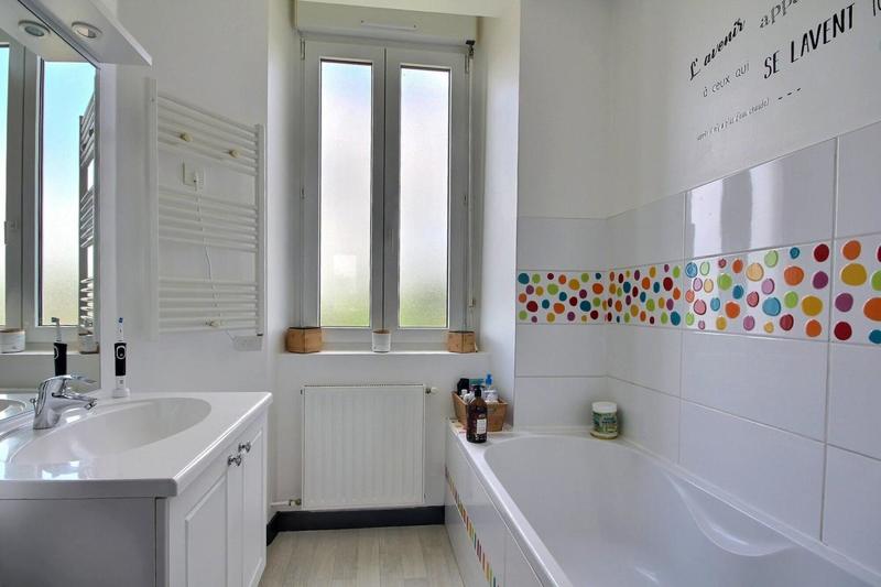 Maison - 205 m² - 9 pièces