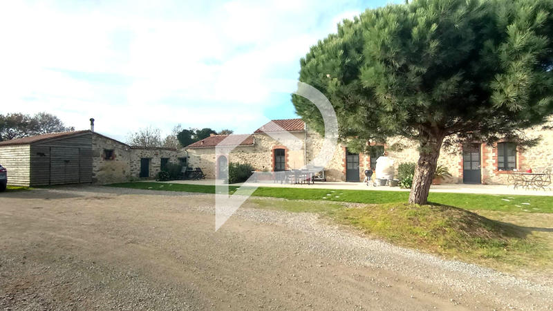 Maison - 180 m² - 8 pièces