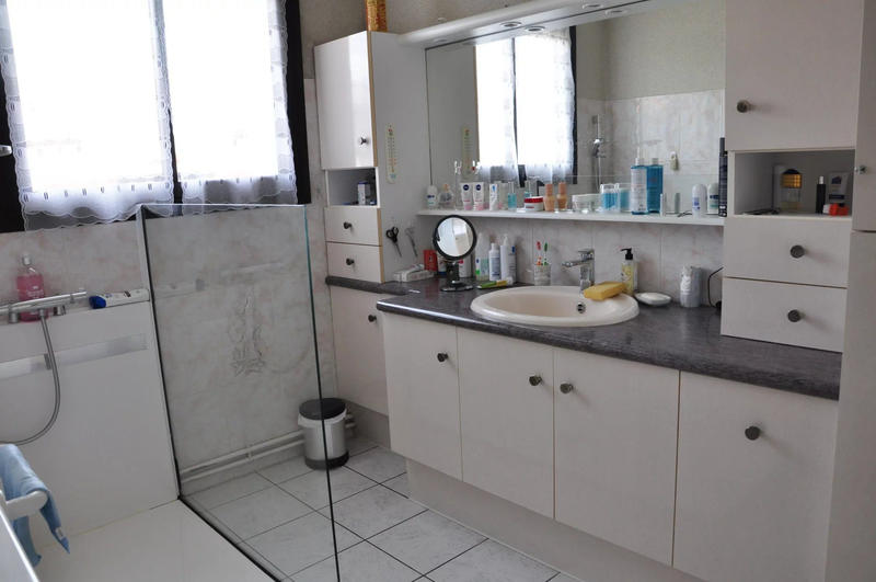 Maison - 218 m² - 8 pièces