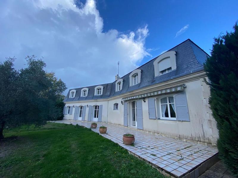 Maison - 306 m² - 8 pièces