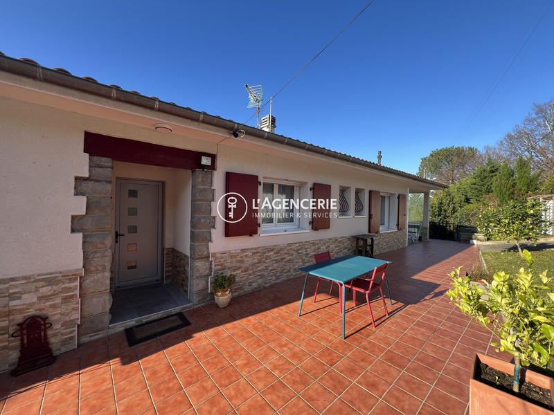 Maison - 250 m² - 8 pièces