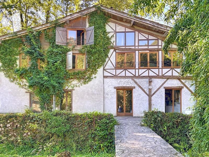 Maison - 463 m² - 19 pièces