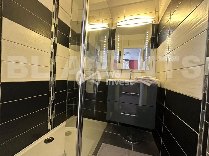 Maison - 270 m² - 8 pièces