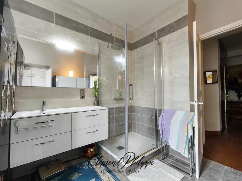 Appartement - 241 m² - 6 pièces